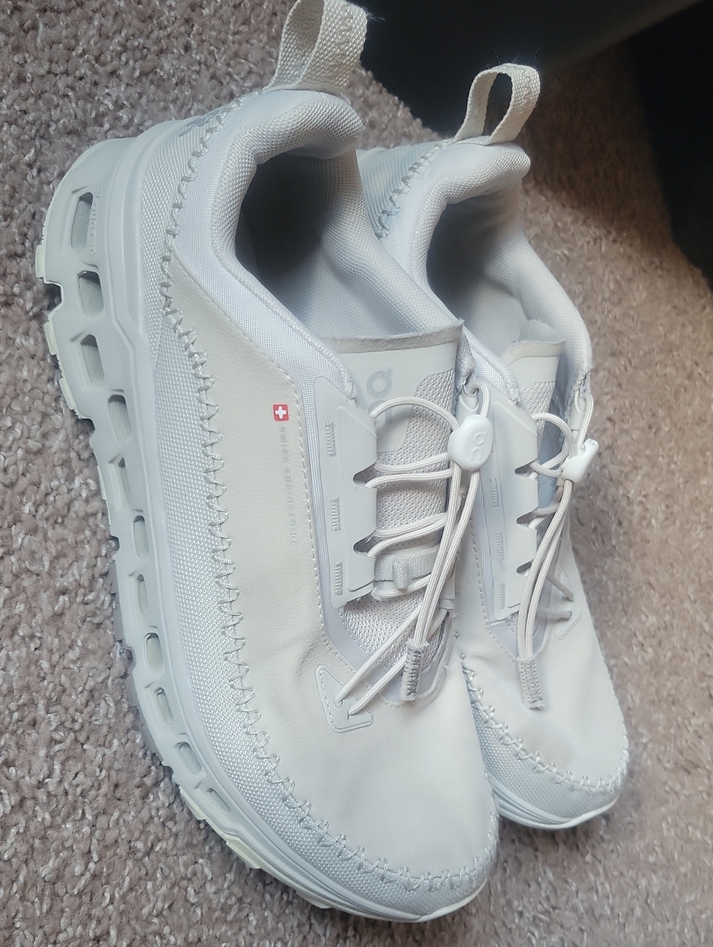 On Running On Claudaway2 Women’s Sneakers — Off-White Sz9.5